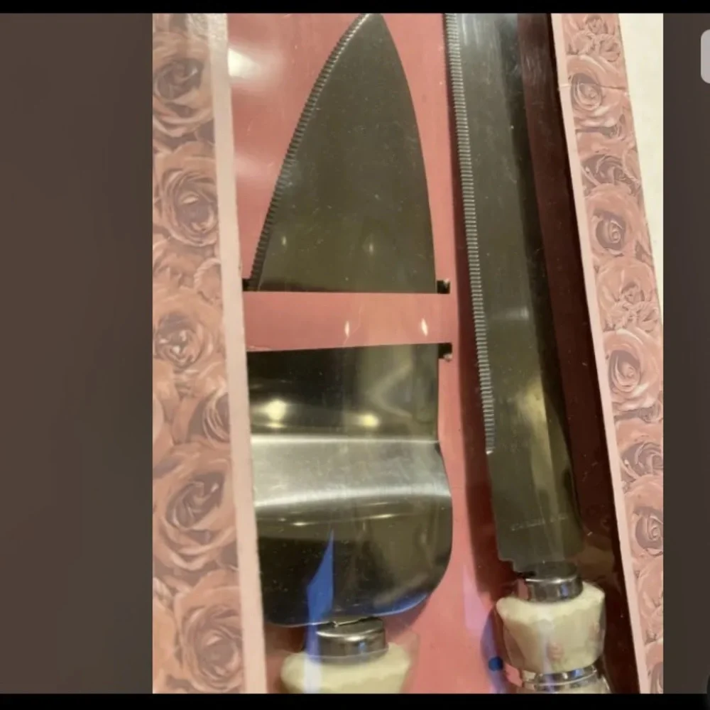 Enesco Kim Anderson Pretty As A picture Porcelain Wedding Cake Knife Serving Set